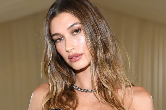 These 13 Looks By Hailey Bieber Are Among Her Beauty Highlights