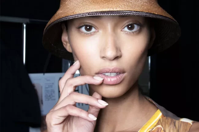 "Reverse French" Nail Polish Trend: This Is How It Works