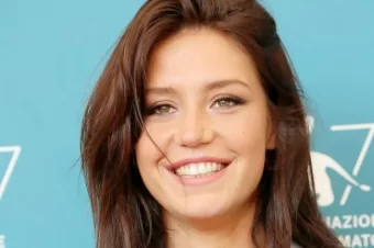 Adèle Exarchopoulos: 15 Hairstyle Ideas To Steal From Her!