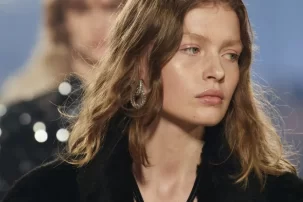 For Romantics: Botticelli Waves are The Elegant Hairstyle Trend for Long Hair