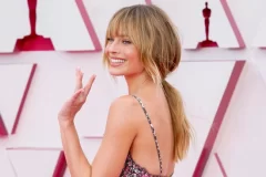 Margot Robbie: The Actress Shows Herself At The Oscars With A New Bob Hairstyle