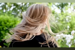 Aluminum Foil against Flying Hair and Frizz: This is How the TikTok Hack works for Smooth Hair