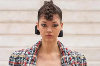 Chanel Shows: In Autumn We Wear Intense Cat Eyes And Black Bows In Our Hair