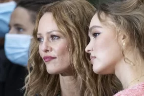 Lily-Rose Depp transformed with a new hairstyle… Vanessa Paradis lookalike in the 90s