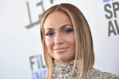 Touch Of Toffee: Jennifer Lopez Adopts The Trendiest Hair Color Of The Season (And Here's How To Copy It)