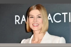 Golden Globes 2021: Rosamund Pike wears her hair like this now