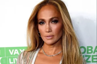 Hairstyle Trend 2023: Ultra-Long Hair Like Jennifer Lopez