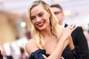 New Hair: Margot Robbie Wears Bangs At The Oscars 2023!