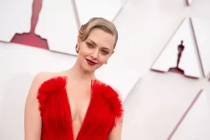 Cherry Lips: The Lipstick Trend From Oscars 2023