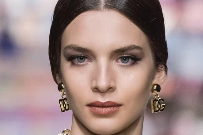Lipstick Trend: Soft Brown Tones For Summer 2023