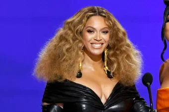 New Look! Beyoncé Surprises with Blunt Bob