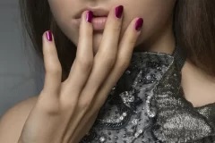 As Nail Polish Trends In Autumn And Winter, These 3 Colors Provide A Festive Flair