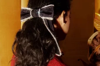 Retro Hair Accessories Are The Fashion Trend With Great Forces In Autumn 2023