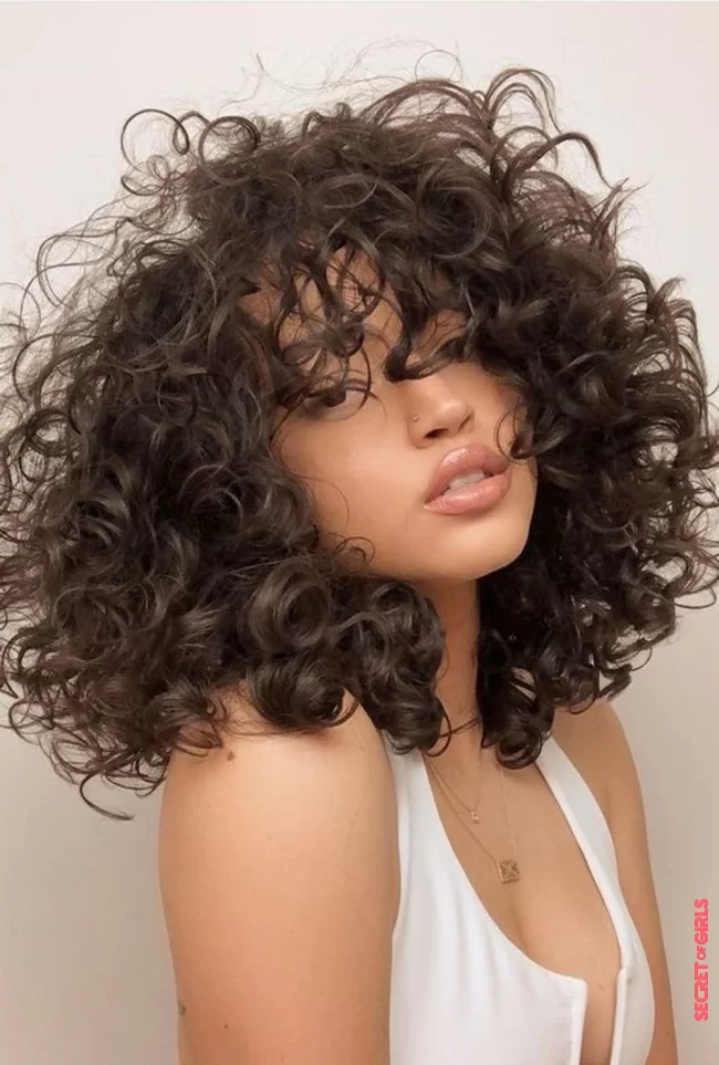 7 - Your curls are just a shadow of themselves | 8 Signs That Your Hair Needs A Cut