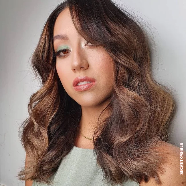 4. Caramel highlights - Trend color for your hair in summer 2022 | 5 Most Important Hair Color Trends for Summer 2022