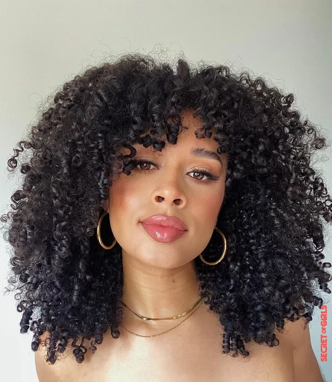 Expert tips for beautiful hair in high humidity: | No More Frizz: How To Care For Your Hair When The Humidity Is High?