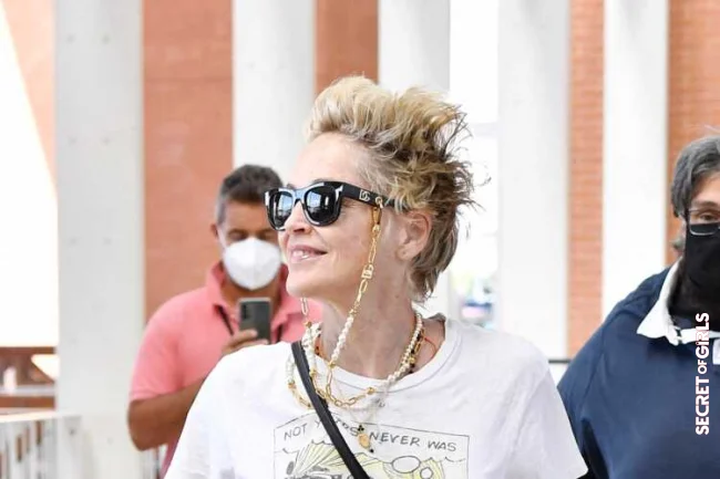 Sharon Stone: Jeans, Sneakers And Tousled Hairstyle… She's Playing Rock!