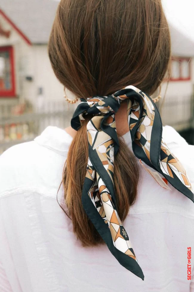 A feminine ponytail | Hairstyle trend: How to wear the scarf in your hair according to Pinterest to be at the forefront of style?