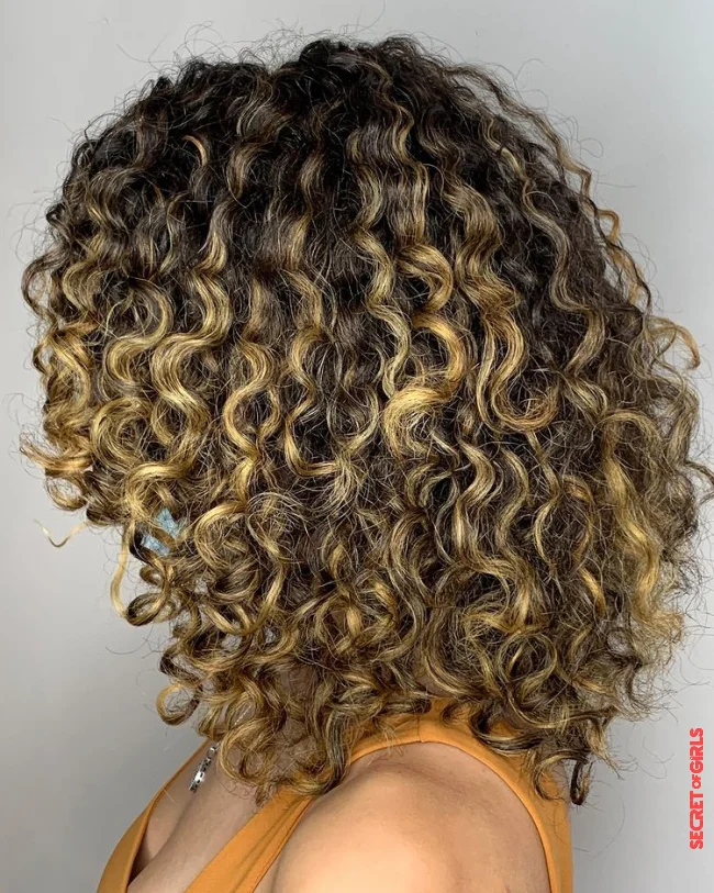Pintura Highlighting is the new coloring technique for curly hair | Coloring Hair: Pintura Highlights Are The New Hairstyle Trend For Curls