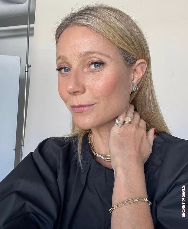 1. Gwyneth Paltrow (48) shows her gray hair openly | Gwyneth Paltrow Frankly: Her Blonde Hair Is So Gray!