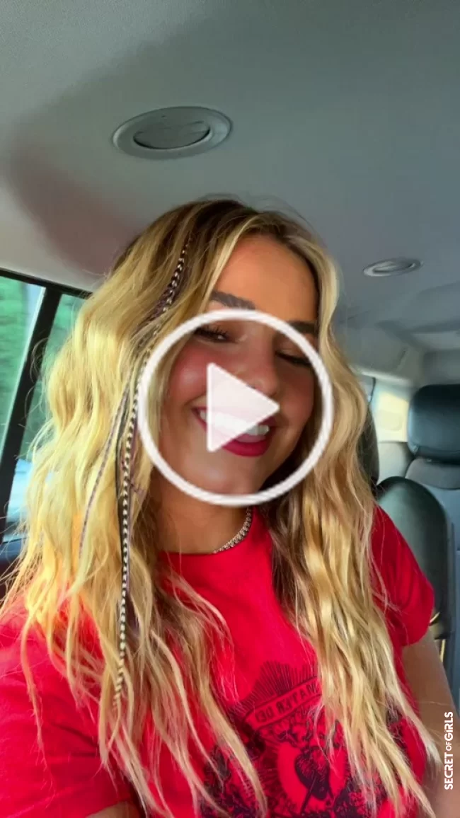 1. Hairstyle trend on TikTok: feathers in the hair | TikTok Hairstyles - 6 Hair Trends We Wanna Try Now