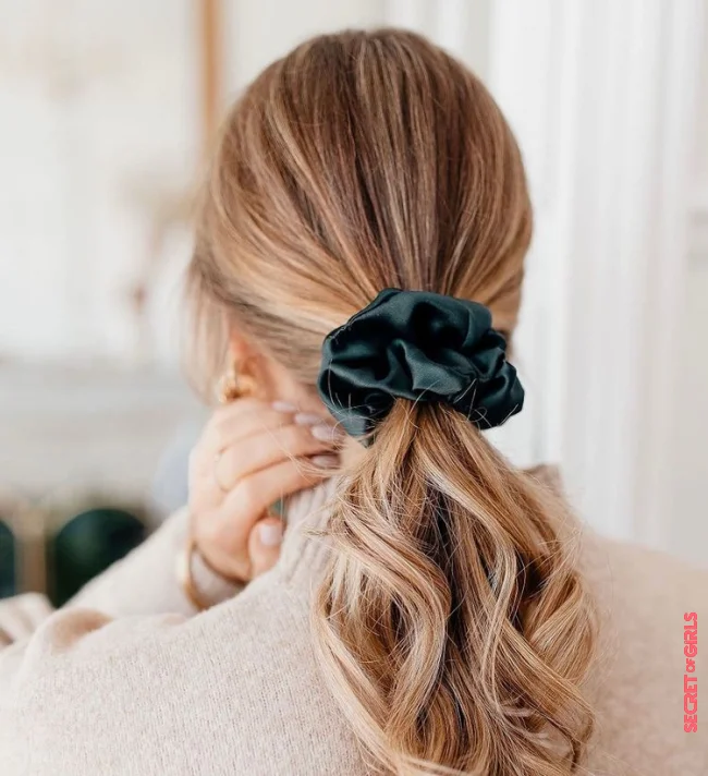 That's why we love silk scrunchies now | Trend Alert: In Spring We Wear Scrunchies With A Silk Look