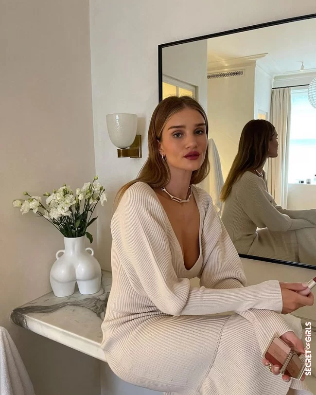 Rosie Huntington-Whiteley wears very fine and light highlights | Hairstyle trend 2021: Face framing highlights are all the rage