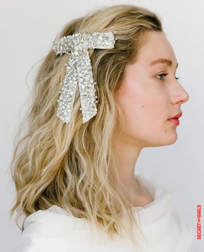 5. Gorgeous headbands | Hair Clips Will Embellish The Hairstyle Trends Of 2022 - Clip And Clear
