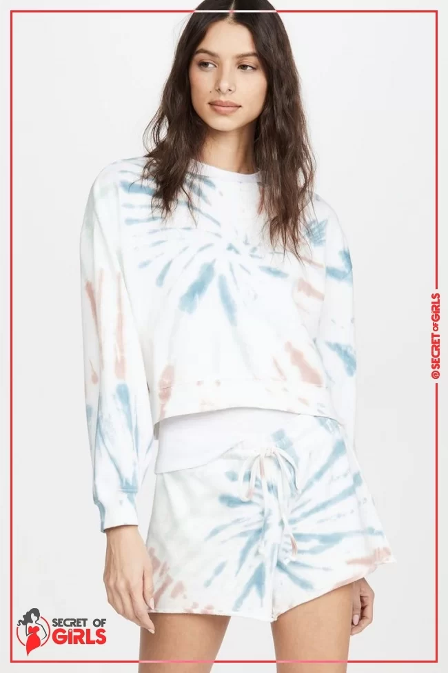 Tie Dye Pullover | 22 Cute Beach Outfit Ideas for Spring Break 2023