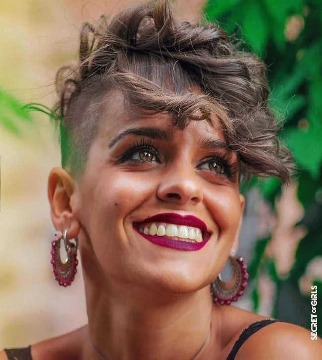 Curls | Short Brown Hair: These 20 Hairstyles Are Absolutely Trendy In 2022