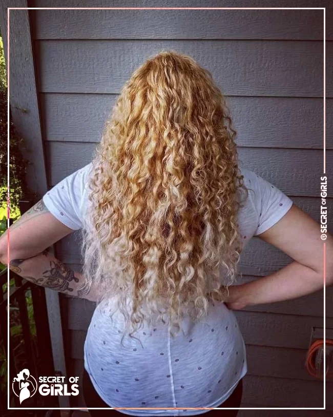 10. Strawberry Blonde Curly Hair | 35 Most Flattering Curly Blonde Hairstyles