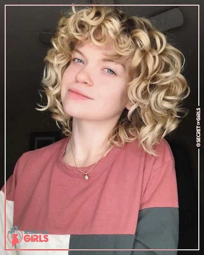 22. Curly Blonde Hair with Blue Eyes | 35 Most Flattering Curly Blonde Hairstyles