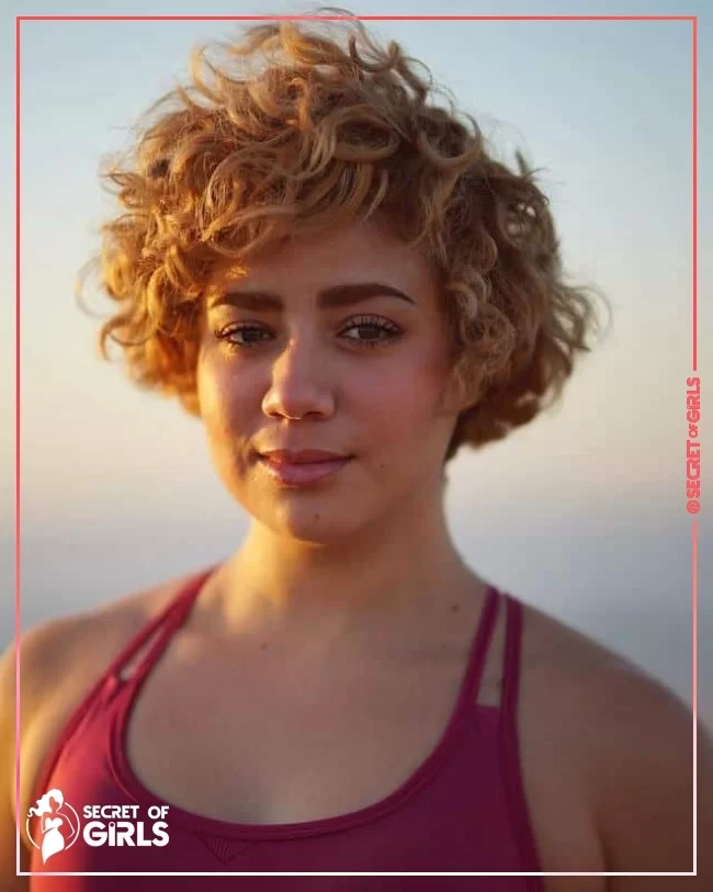 21. Thick Curly Blonde Hair | 35 Most Flattering Curly Blonde Hairstyles