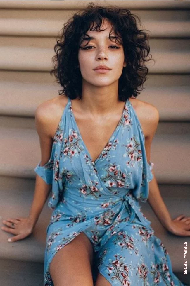 A cut with seventies accents | Curly Hair: The Cutest Haircuts Seen On Pinterest To Inspire Us!