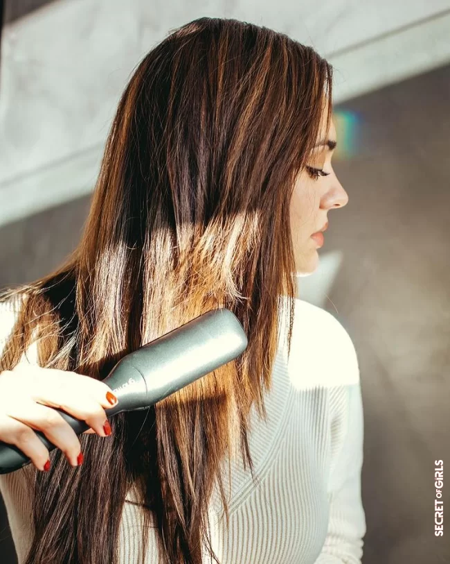 5. Hairstyle trend in 2021: Curly hair with bangs | Hairstyle trends 2021: How to style five runway looks with a straightening iron?