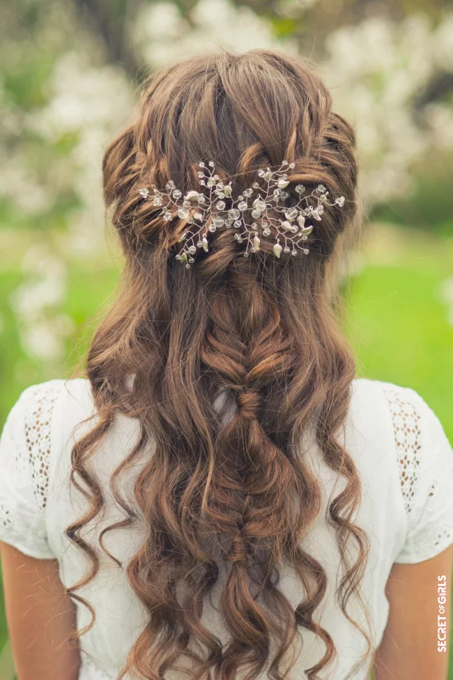 Playful hairstyle | Fantastic Ball Hairstyles for The Prom and Wedding - from Classic to Modern