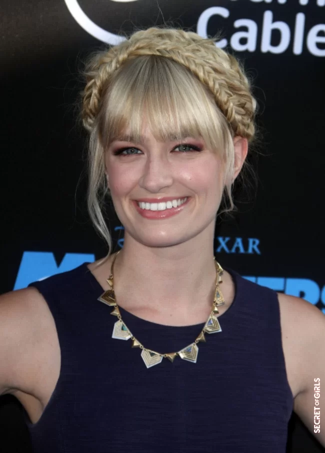 Beth Behrs' double braided crown | From Blake Lively to Olivia Palermo, They All Wear Braids!