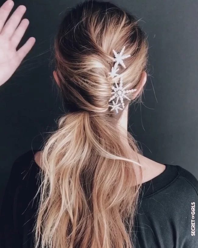 Hair banana with an open mane | New Year's Eve Hairstyles: Over 8 great ideas for re-styling in 2021