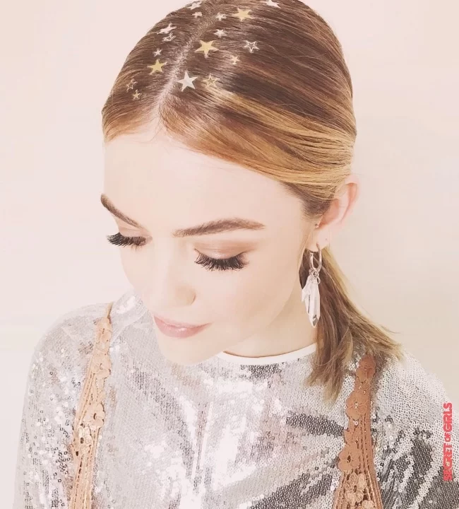 Center parting and stardust | New Year's Eve Hairstyles: Over 8 great ideas for re-styling in 2021