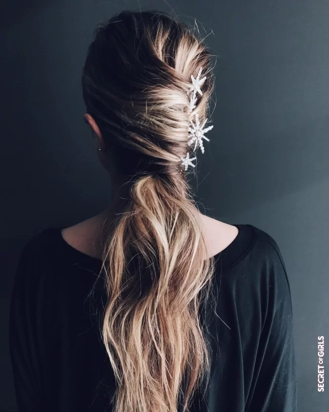 Hair banana with an open mane | New Year's Eve Hairstyles: Over 8 great ideas for re-styling in 2021