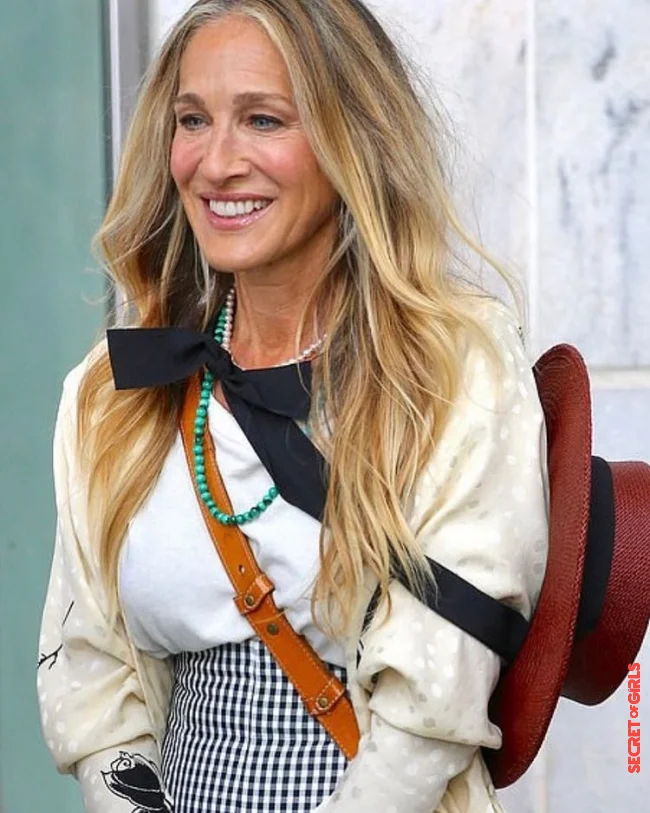 Framing Highlights: Carrie Bradshaw Brings Back The Iconic Hairstyle Trend From The '90s