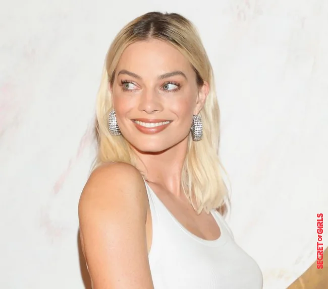 Margot Robbie with a barely wavy shoulder-length straight bob | Straight Square At The Shoulders: 7 Good Reasons To Adopt It