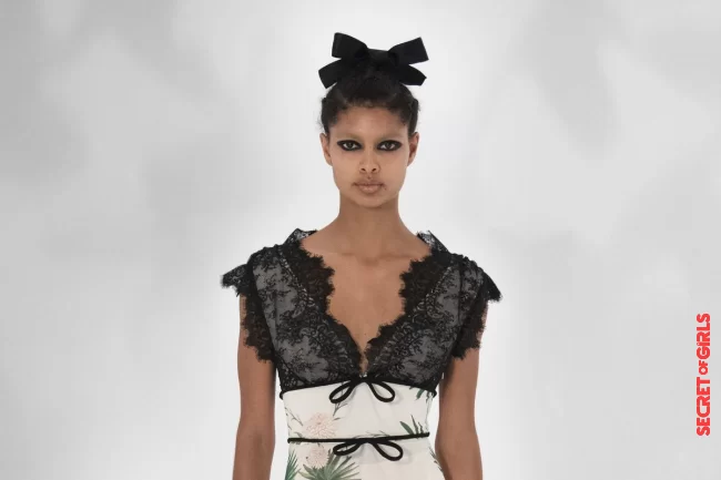 The black bow is an elegantly playful hair trend for summer | Hair Accessory: Black Bow As A Trend In Summer 2023
