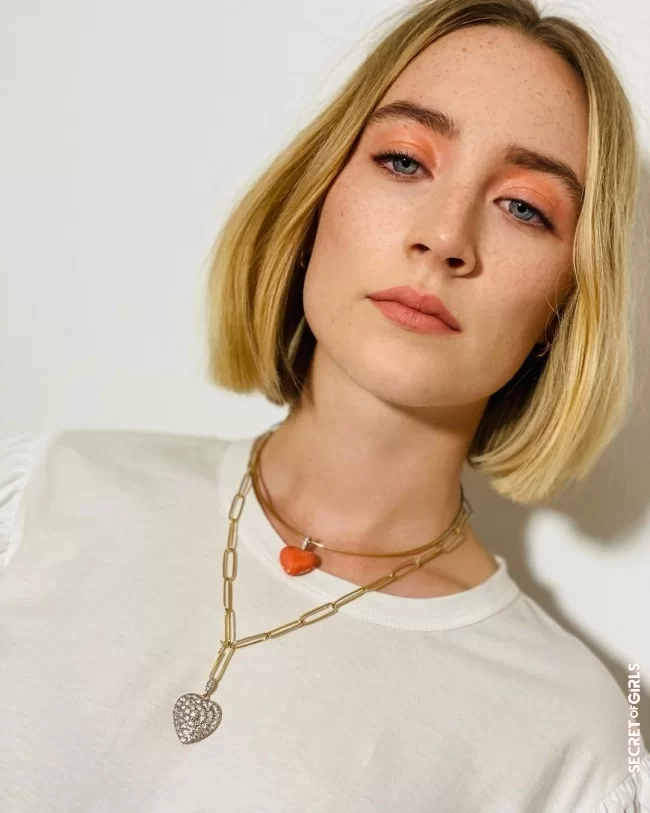 A mid-parted midi bob looks super cool | Hairstyle trend for 2021: Midi bob is now very popular