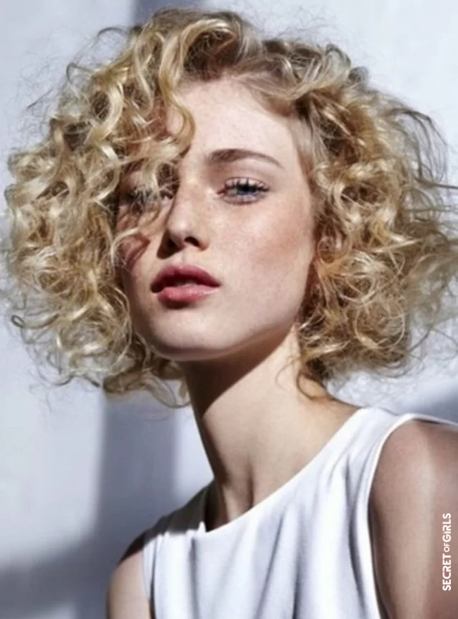 Short gradient square | Curly Hairstyles Trends 2023