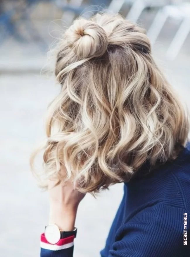 Half bun | Curly Hairstyles Trends 2021