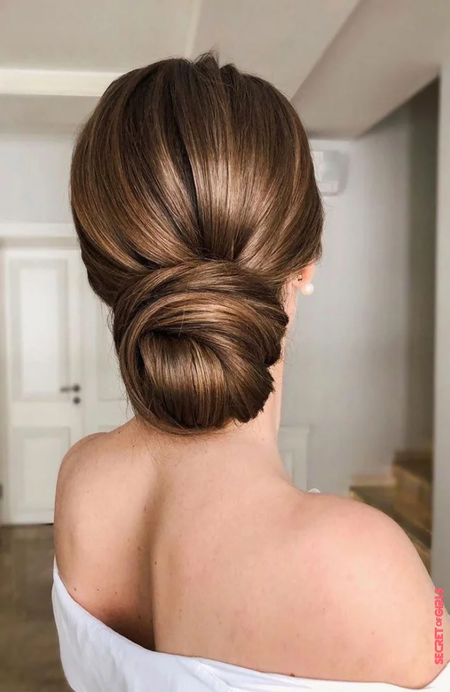 A smooth bun | Bridal Hairstyle: These Sublime Inspirations For Long Hair Spotted On Pinterest