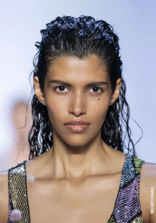 3. Retro Wet Look Hair: Bring back the 80ies | Wet Look Is Elegant & Casual! This Is How You Style It