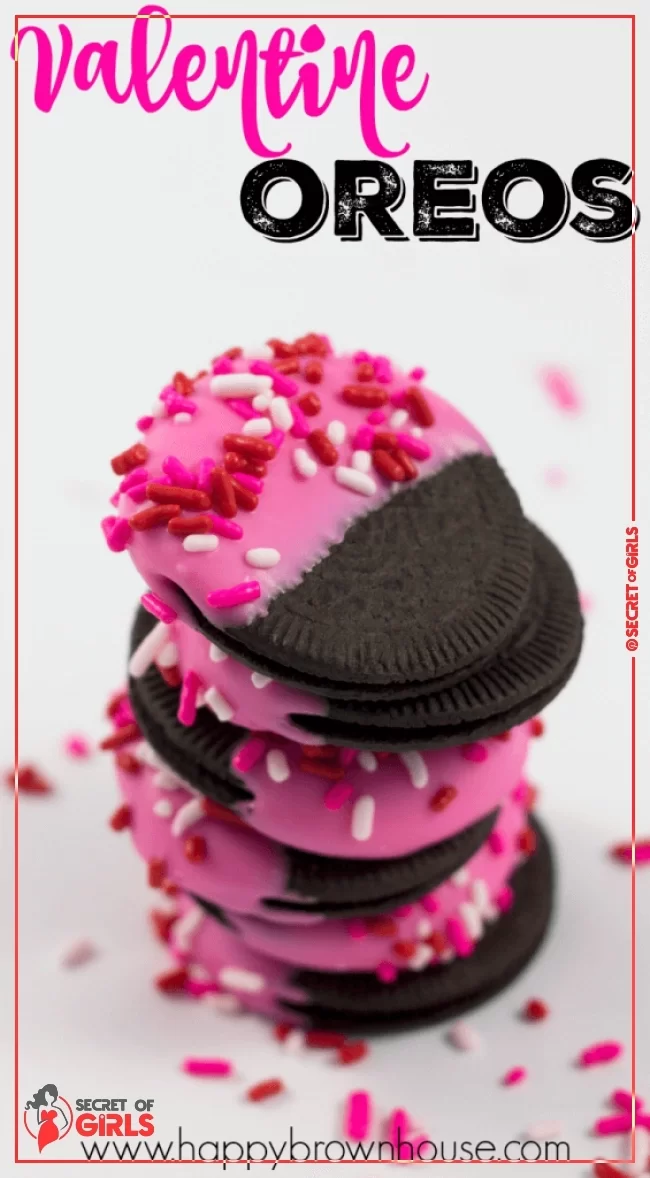 Dipped Thin Chocolate Wafer Cookies | 29 Adorable Valentine’s Day Candy Ideas
