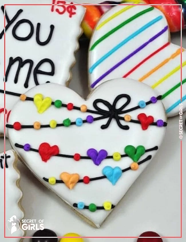 Valentine Cookie Gifts with Royal Icing | 29 Adorable Valentine’s Day Candy Ideas